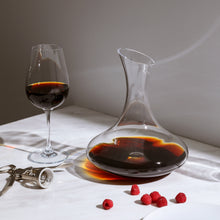 Charger l&#39;image dans la galerie, Hand Blown Lead-Free Crystal Wine Decanter ( H. 9.8” )
